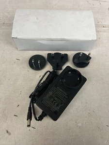 Kuanten Klasse 2 Netzteil/Netzadapter mit 3 austauschbaren Adaptern AM36 - Bild 1 von 7