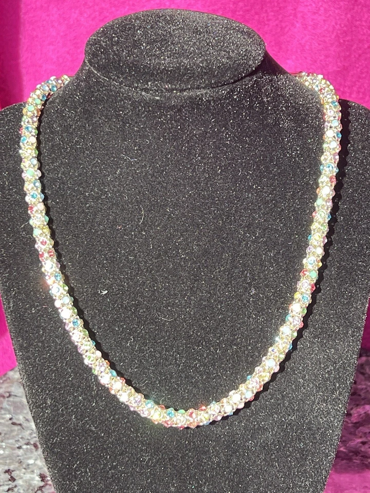 Collar Cuerda Swarovski (Firmado) Multicolor (Colores Pastel) Cristales Tono Plata Foto 1 de 4