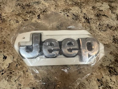 Jeep Grand Cherokee 2014 placa de identificación trasera cromada OEM 1WD56TRMAA/3-C Foto 1 de 3