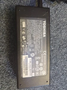 Original Toshiba Laptop Ladegerät PA-1121-81 + UK Kabel - Bild 1 von 2