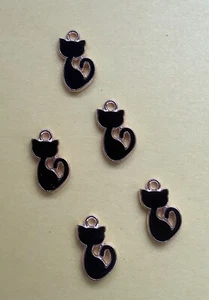 WINZIGE EMAILLE SCHWARZ KATZE CHARMS - MINIATUREN, SCHMUCK, HANDWERK -- 14 mm -- 5 Stck. - Bild 1 von 3