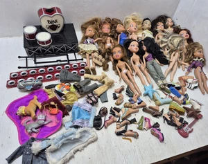 Riesiges Konvolut Vintage Y2K MGA Bratz Puppen mit Schuhen & Zubehör Mode 2000er - Bild 1 von 15