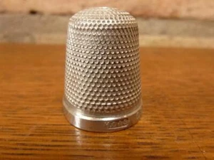 A  small Vintage size 15 Henry Griffith Thimble Sterling silver - Picture 1 of 1