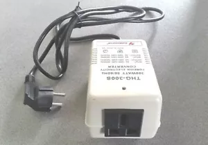 TRASFORMATORE CONVERTITORE 220V A 110V E 110-220V 300W RIDUTTORE AUMENTARE - Imagen 1 de 4