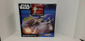 Hot Wheels Starships ~ Star Wars Lucasfilm ~ Death Star Trench Run Play Set - Picture 1 of 2