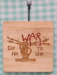 Placa grabada de huesos, sangre, alambre de púas "Say No To War" - Imagen 1 de 4