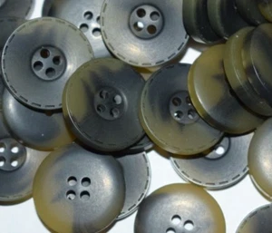 6 Stück ☆ 4 loch ☆ Knopf ☆ Grün / Schwarz / Muster ☆ 20 mm Matt ☆ besonders  ☆ - Bild 1 von 3