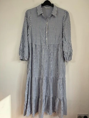 Maxi Vestido Max Studio Talla Grande UK 16 Azul Blanco Rayas Manga Larga En Niveles Foto 1 de 4