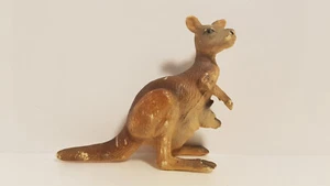 63364 Bullyland : Kangaroo ref : 2BU214 - Picture 1 of 8