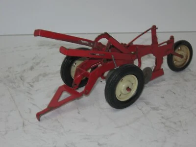 1/16 INTERNATIONAL HARVESTER 2-BOTTOM PLOW w/WHITE RIMS 1958 vintage/very good - Image 1 of 4