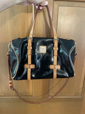 Bolso de Mano/Bolso de Hombro DOONEY & BOURKE Charol Negro - Borde de Cuero Tostado - Mediano Foto 1 de 4