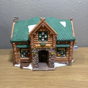 Christmas Valley THE OUTFITTERS BUILDING Village Porcelana Casa Iluminada SIN CABLE - Imagen 1 de 6