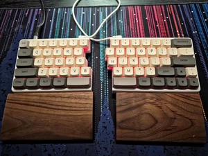 NocFree Lite: Wireless Ergonomic Split Mechanical Keyboard with RGB & Wrist Rest - Picture 1 of 8