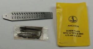Schraubhahn Stanzplatte mit 14 Hähnen & Stanzen Micro Mini Set Uhrmacher Juwelierwerkzeug - Bild 1 von 1