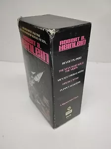 VINTAGE ROBERT HEINLEIN SCIENCE FICTION PAPERBACKS 5 BOXED SET - Foto 1 di 14