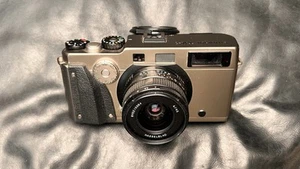 FUJIFILM TX-1 35mm Rangefinder Panorama Hasselblad Xpan 45mm f/4 Low Shutter - Picture 1 of 9