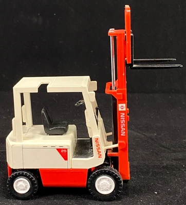Diapet Yonezawa Nissan 25 Toy Forklift Diecast 1/24 scale - Image 1 of 4