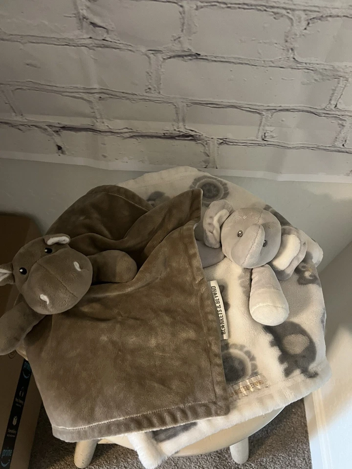 Mantas y más allá (juego de 2) hipopótamo y elefante bebé unisex Foto 1 de 4