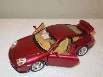 Porsche 996 Turbo Burago 1999 1:18 puertas de apertura y motor trasero Foto 1 de 4