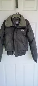 Giubbotto piumino The North Face 600 con cappuccio in pelliccia sintetica rimovibile. Donna Taglia M - Foto 1 di 6