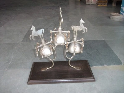 Timbre/campana trineo silla de montar artesanal de metal y madera vintage, coleccionable Foto 1 de 4