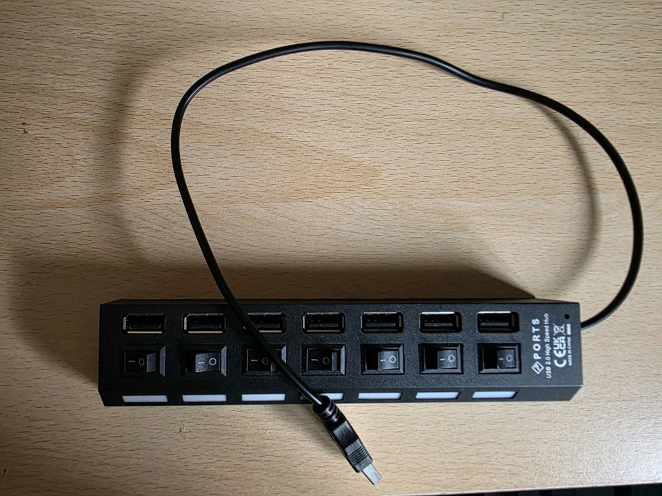 HUB ADATTATORE USB PORTA MULTIPLA USB 7 IN 1 CON INTERRUTTORI - Immagine 1 di 1