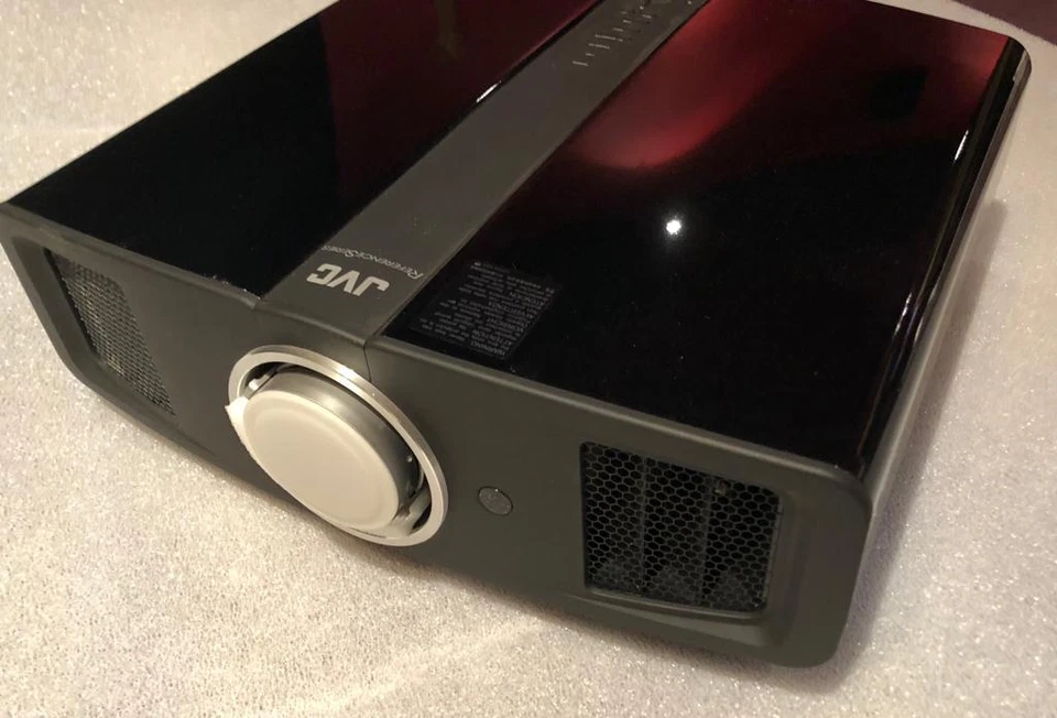 JVC HD-1 / RS-1 HD Home Cinema Projector (New lamp / isf calibrated) - Bild 1 von 4