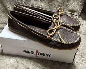 NEW Minnetonka Brown Leather Moc Classic Driving Loafer Shoes 616S Womens Sz 11 - Picture 1 of 22