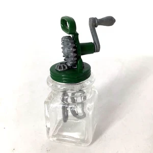 Vintage Puppenhaus Miniatur Daumenfelle grün Glas Handmixer Butterdose funktioniert - Bild 1 von 7