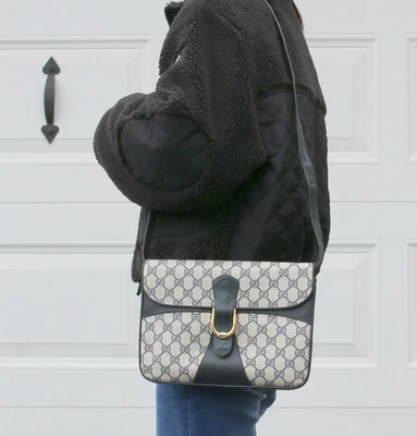 Auth VTG GUCCI GG Supreme Shoulder Bag Crossbody Handbag PVC Leather Navy Gold - Image 1 of 4