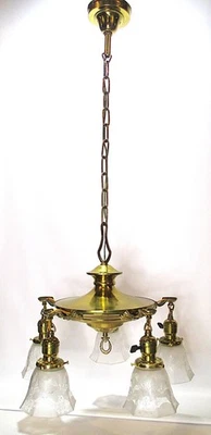 Excepcional lámpara de araña de latón restaurada de 5 luces - años 20 - tonos de época Foto 1 de 4