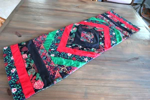 Mesa de centro de mesa navideña hecha a mano y acolchada para fiestas festivas - Imagen 1 de 5