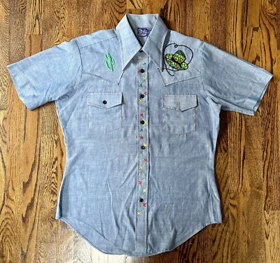 Camisa de mezclilla de colección Sears The Men’s Store grande, bordada occidental personalizada Foto 1 de 4