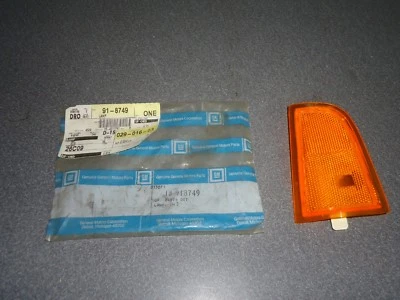 New NOS OEM GM Side Marker Lamp Light Lens 918749 1987 Oldsmobile Firenza Olds - Image 1 of 4