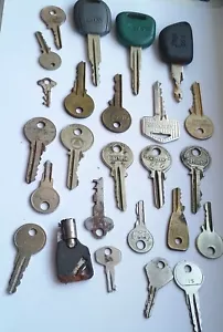 Vintage Old Retro Car House Boxs Safe Keys 25 - Picture 1 of 7