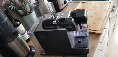 Nespresso Delonghi Kapselmaschine Kaffeemaschine Silber schwarz- sehr guter Zust - Bild 1 von 4