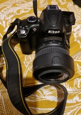 Nikon D5000 12.3 megapixel Digital SLR Camera - Black and 18-55mm lens