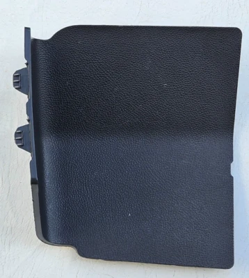 Chevrolet Trax 2017-2022 luz trasera derecha cubierta de acceso moldura OEM Foto 1 de 4