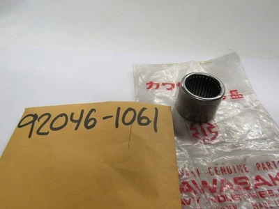 NUEVO GENUINO KAWASAKI GPZ750 TURBO ZX75 SUSPENSIÓN TRASERA COJINETE DE AGUJAS 92046-1061 Foto 1 de 2