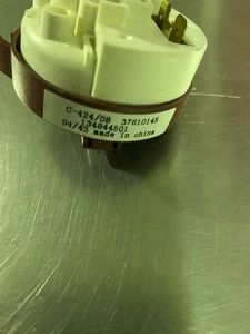 134844501 + 37610145 WATER LEVEL PRESSURE SWITCH - Picture 1 of 2