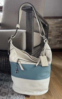 Bolso de hombro de colección COACH Rugby Duffle Bucket de cuero verde azulado y hueso 13357 Foto 1 de 4