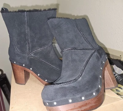 BOTAS ZUECO UGG KOURI TACÓN ALTO GAMUZA NEGRAS TALLA US 8 MUJER 1112429 Foto 1 de 3