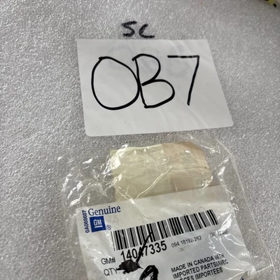 Buje de ventana de puerta genuino GM 1985-2024 Chevrolet GMC Express Savana 14047335 Foto 1 de 2