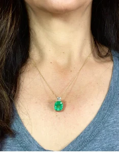 Certified 7.00 Carat Cushion Muzo Colombian Emerald & Diamond 18k Gold Pendant   - Picture 1 of 11