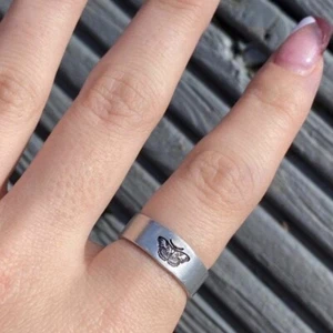6mm Adjustable Hand Stamped Aluminium Ring tattoo Butterfly HARRY STYLES Silver - Picture 1 of 1