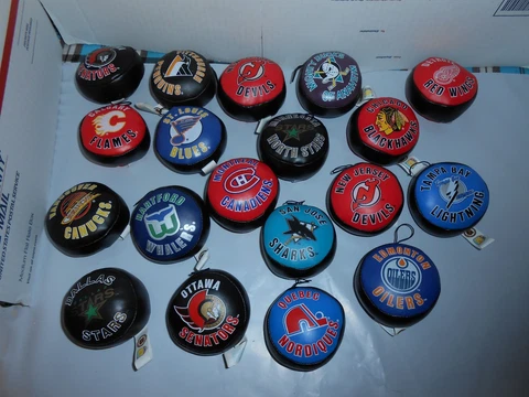 1 RARE VTG 1993 GOOD STUFF NHL PLUSH MINI 2.5'' HOCKEY PUCK HANGER CHOOSE TEAM Cover
