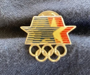 1984 Olympics Lapel Pin US Stars In Motion - Picture 1 of 3