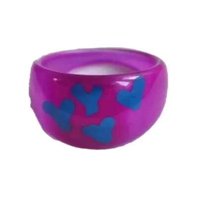 Anillo grueso M O P Q R 52-59 mm MAGENTA vintage LUCITE 4 corazones de amor joyería Foto 1 de 3