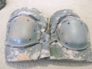 US MILITARY B.P.E ACU KNEE PADS SIZE MEDIUM - Picture 1 of 4