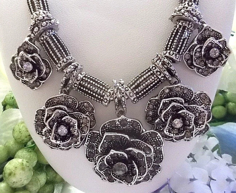 COLLAR BETSEY JOHNSON BOHO ESTILO TIBETANO PLATA ROSAS MARQUESA CON CRISTAL Foto 1 de 4
